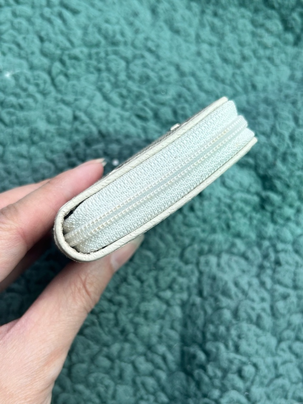 Authentic Gucci GG Canvas Zip Round Coin Purse White Leather - Picture 8 of 11